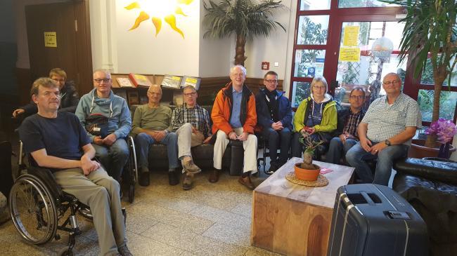 Die Reisegruppe in der Lobby des Hotels